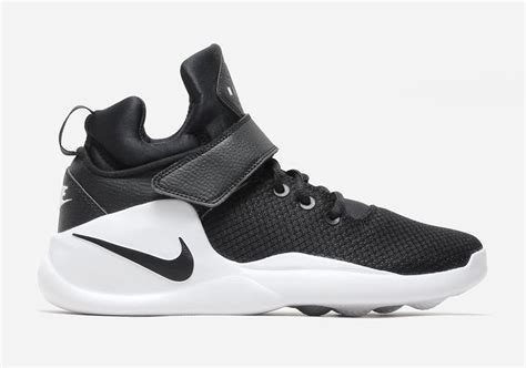 nike kwazi black and white.